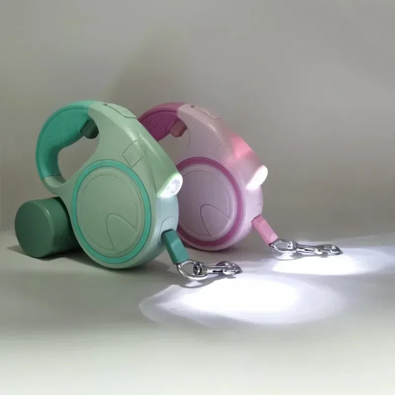 Correa retráctil con LED y dispensador de bolsas.